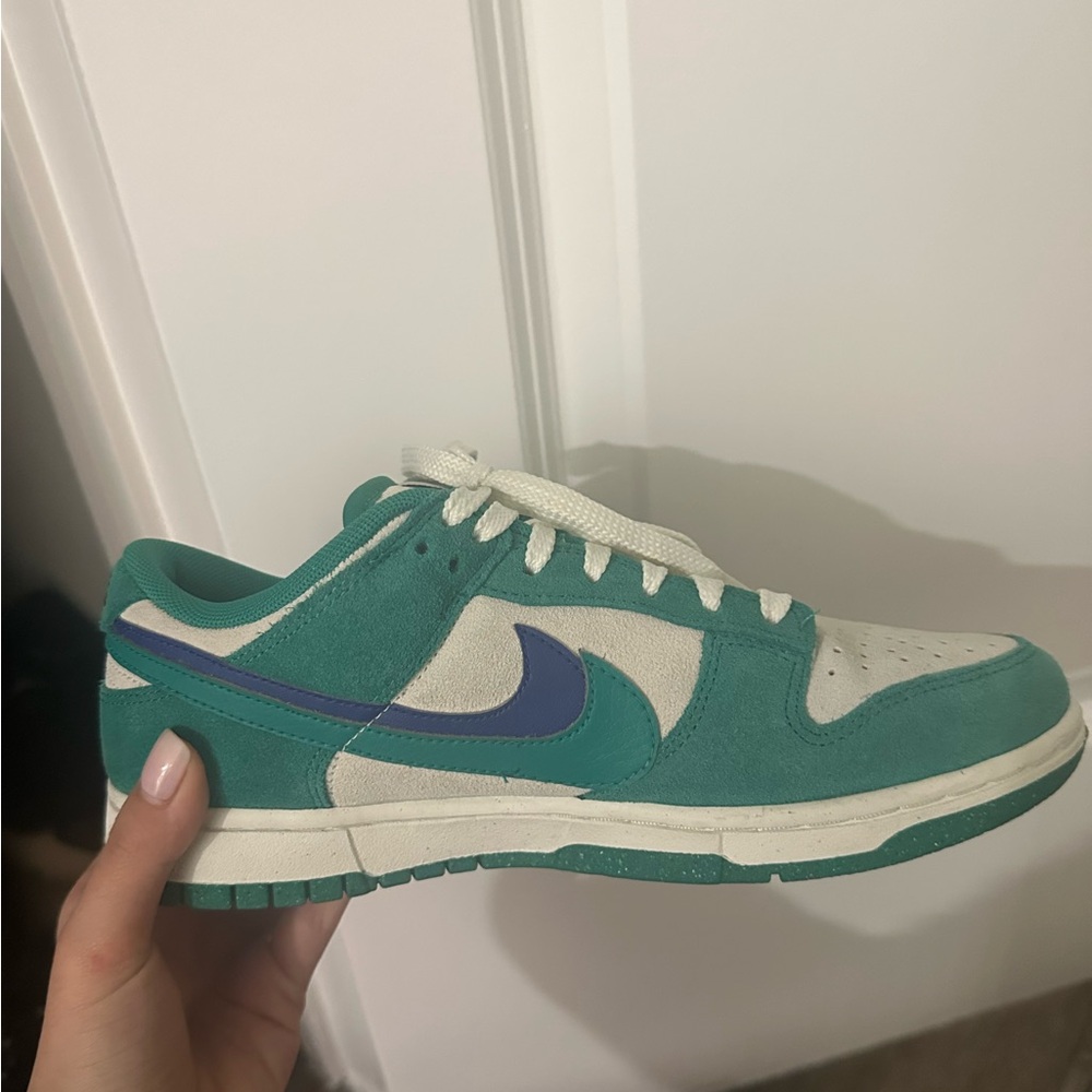 Women white purple and green